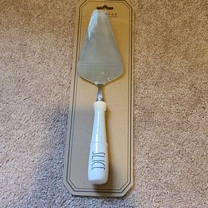 Rae Dunn Cake Server